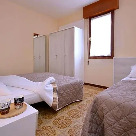 Appartamento Spacious For Up To 7 Guests With Balcony By Beahost